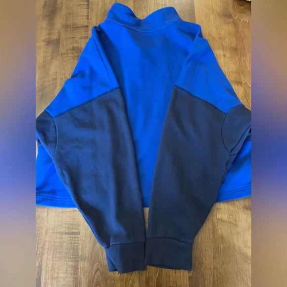 Under Armour Royal Blue two toned pullover 1/4 zip. Semi- cropped - Picture 8 of 8